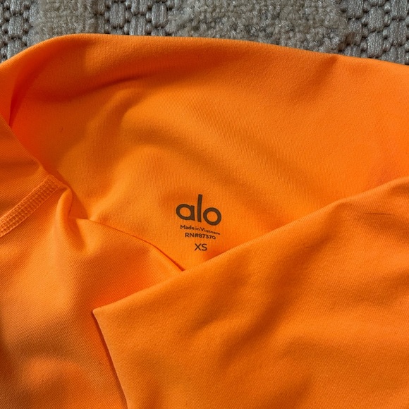 Alo biker shorts XS - Picture 2 of 2